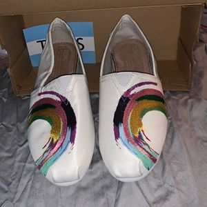 NIB white and rainbow toms size 7